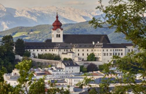 Hellbrunn Palace: Trick Fountains and Royal Leisure