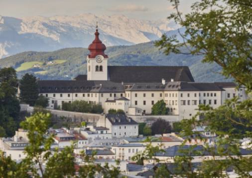 Outdoor Adventures in and around Salzburg: From Hiking to Skiing