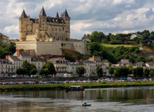 Navigating the Loire by Bike: Safety Tips and Etiquette