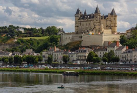 Top Loire Valley Châteaux to Visit on Your Bike Tour