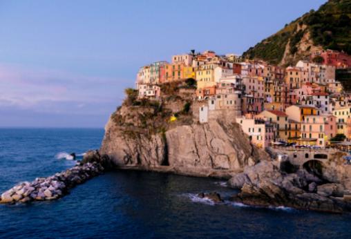 Local Buses in Cinque Terre: Schedules and Tips for Tourists