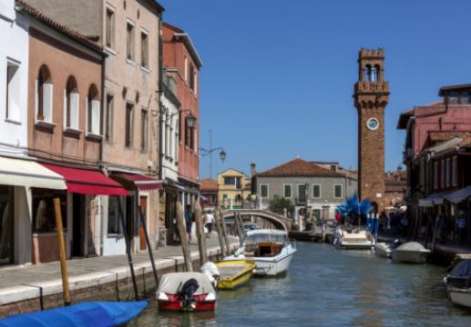 Artisanal Tours: Exploring the Craftsmanship of Murano and Burano