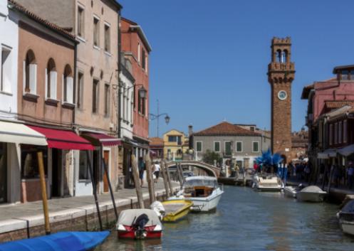 Island Hopping: How to Travel Between Murano, Burano, and Venice