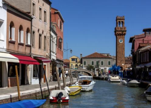 Navigating Burano: A Tapestry of Colorful Houses