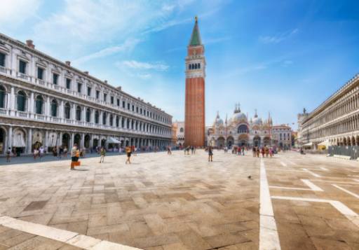 Navigating the Canals of Venice: A Gondola Guide