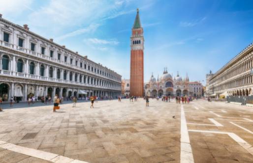 Seasonal Guide: The Best Times to Take a Gondola Ride in Venice