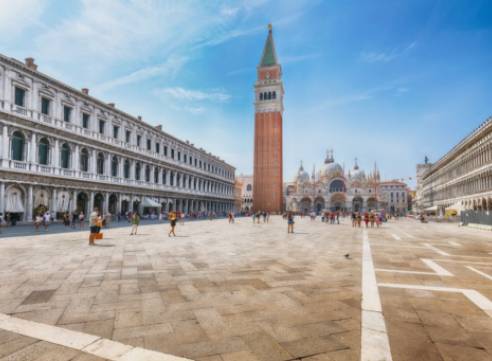 A Guide to Traditional Venetian Carnival Costumes