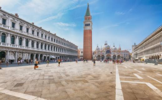 Modern Influences on the Venetian Carnival’s Dress Code