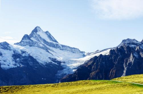 Soaring High: An Introductory Guide to Paragliding in the Swiss Alps